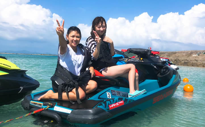 ジェットスキーをレンタルして海をドライブ！