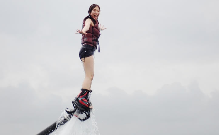 笑顔のお客さんとスリラー